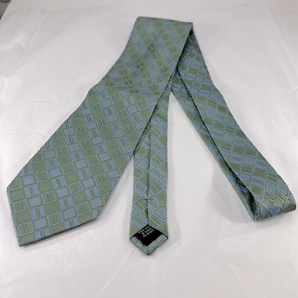 Croft & Barrow - Light Green & Blue Checkered Pattern Silk Mens Necktie ⭐️ EUC